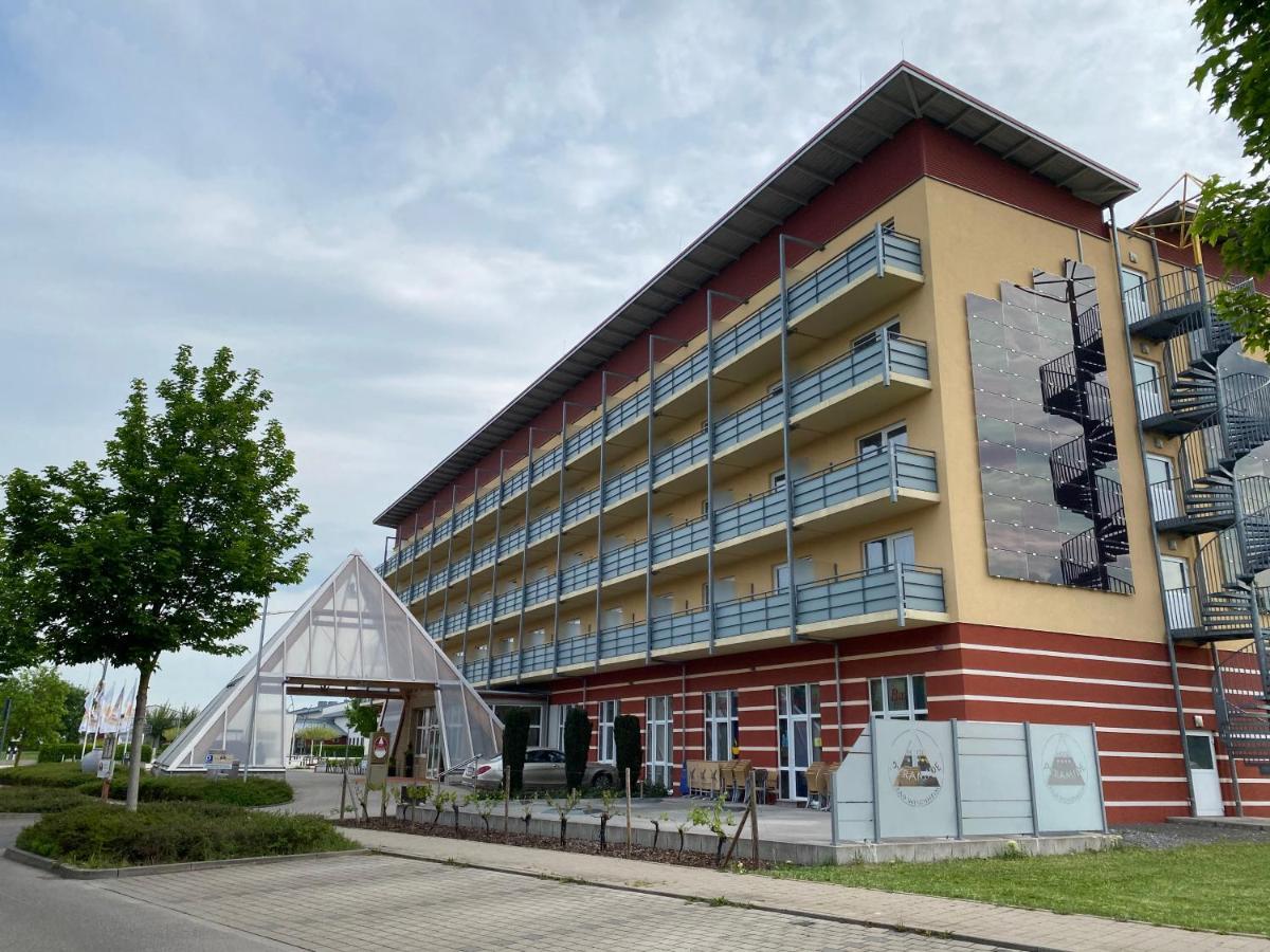 Kurhotel Pyramide Bad Windsheim Ngoại thất bức ảnh