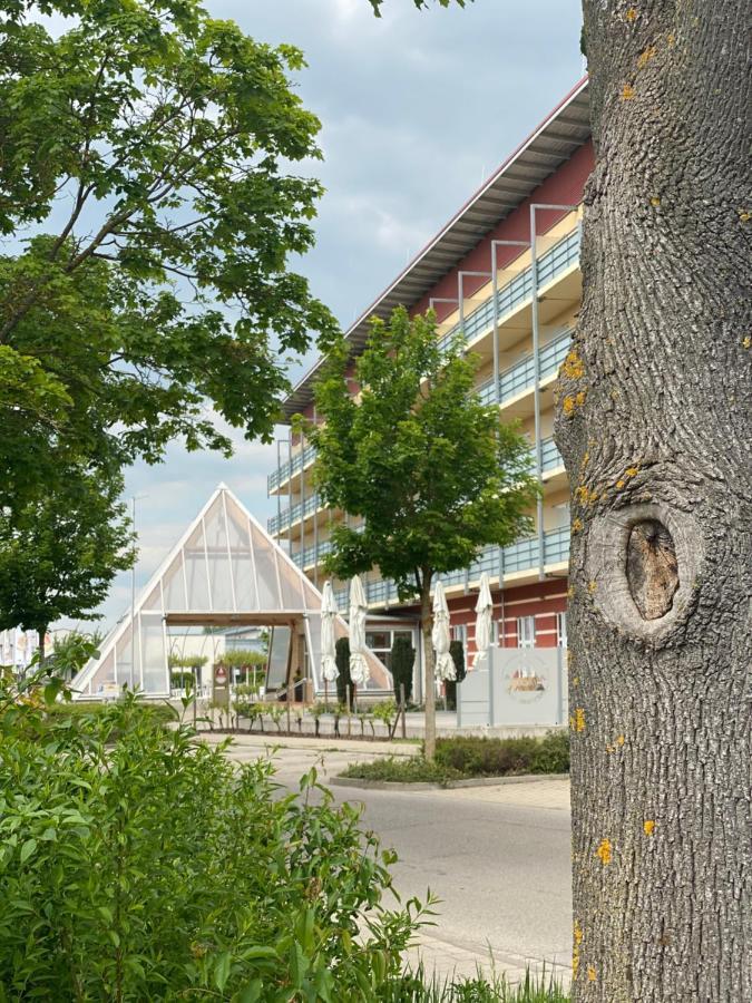 Kurhotel Pyramide Bad Windsheim Ngoại thất bức ảnh